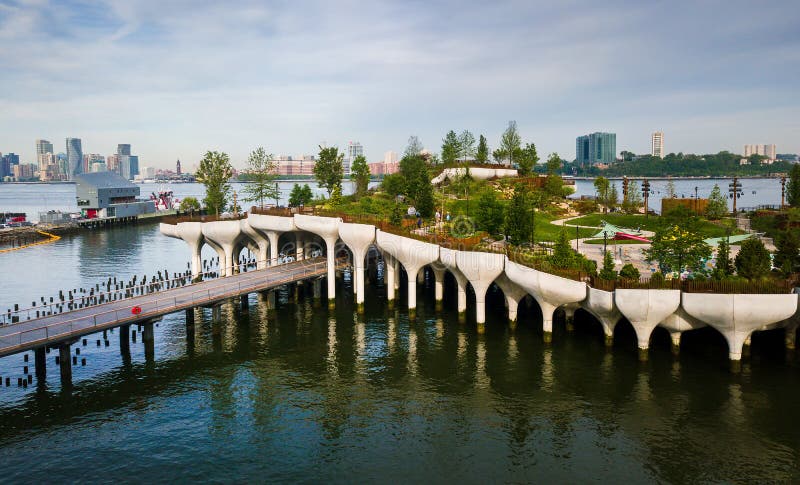 Little island park at pier 55 à new york point de repère de la ville photo libre de droits