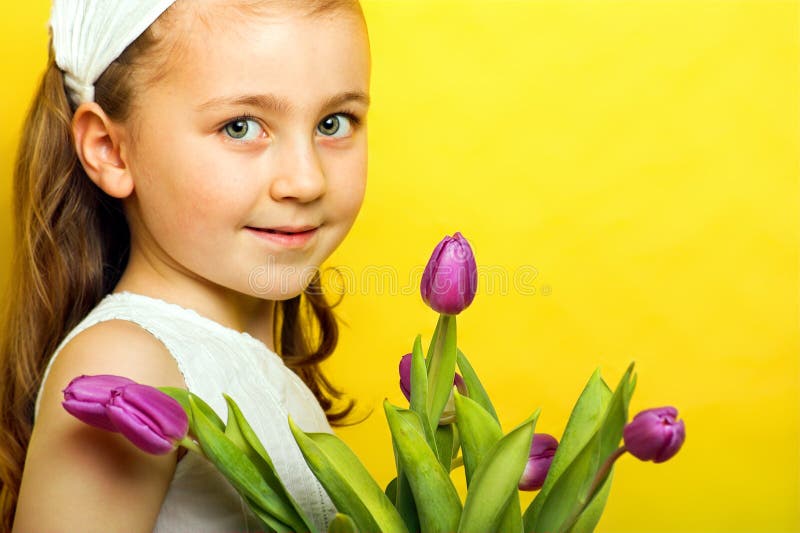 Little smiling girl with flowers