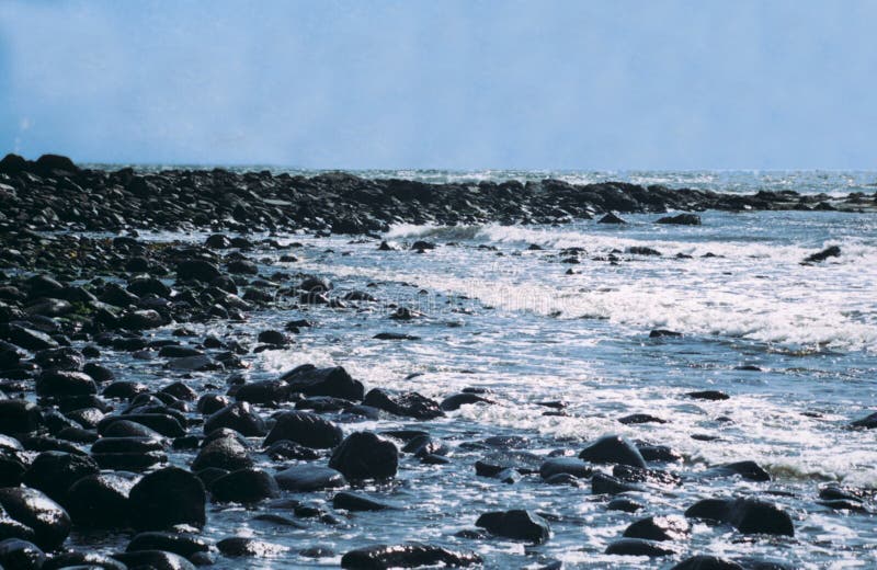 Download Littoral rocheux image stock. Image du noir, étincelle, rocheux - 80075