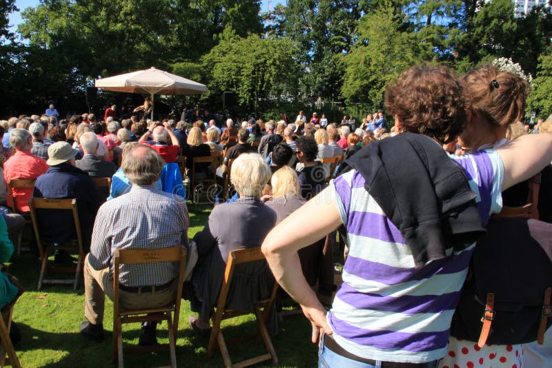 Live-Musik-Konzert im Park in der Stadt Rotterdam im Sommer stockbild Live-Musik-Konzert im Park in der Stadt Rotterdam im Sommer stockbild