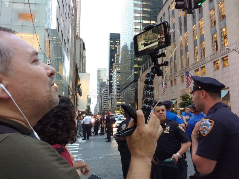Live Streaming op Sociale Media een anti-Troefverzameling, NYC, NY, de V.S. stock foto's Live Streaming op Sociale Media een anti-Troefverzameling, NYC, NY, de V.S. stock foto's