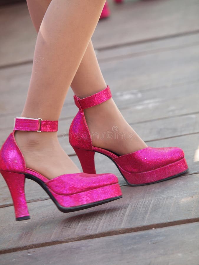 Décolleté rosa con tacco alto immagini stock libere da diritti