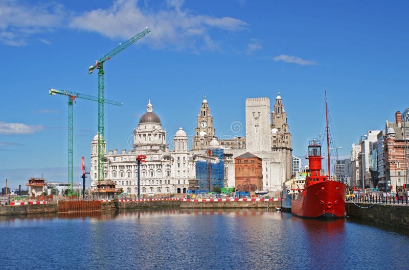 Muelles a hígado el edificio está pasando regeneración.