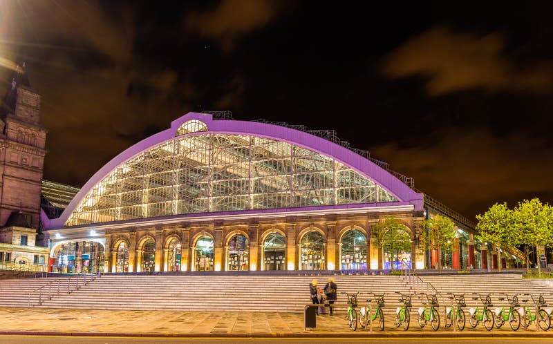 Liverpool Lime Street Train Station at night - England. Night train stock images, royalty-free photos and pictures