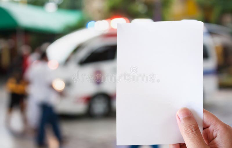 Livre blanc de prise de main avec la réponse d'ambulance photographie stock libre de droits Livre blanc de prise de main avec la réponse d'ambulance photographie stock libre de droits