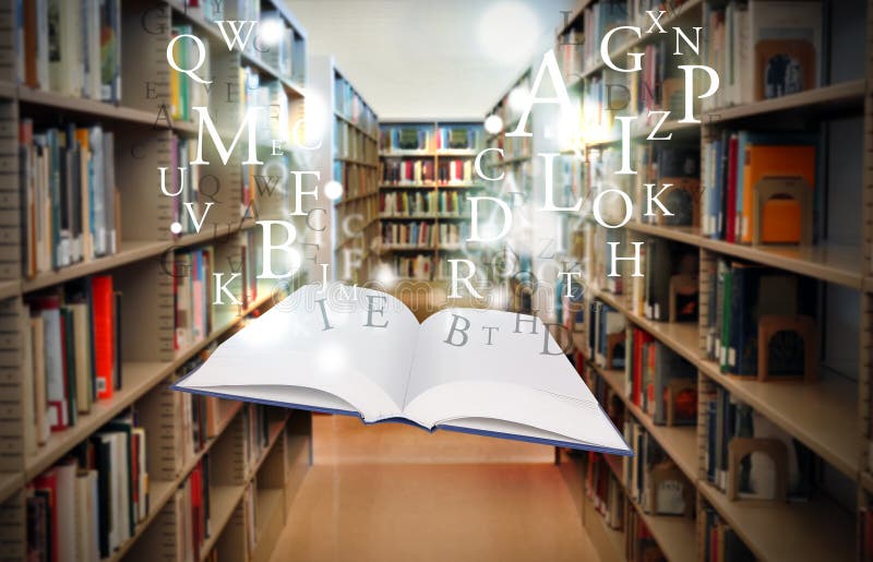 Livro da biblioteca da instrução que flutua com letras foto de stock Livro da biblioteca da instrução que flutua com letras foto de stock