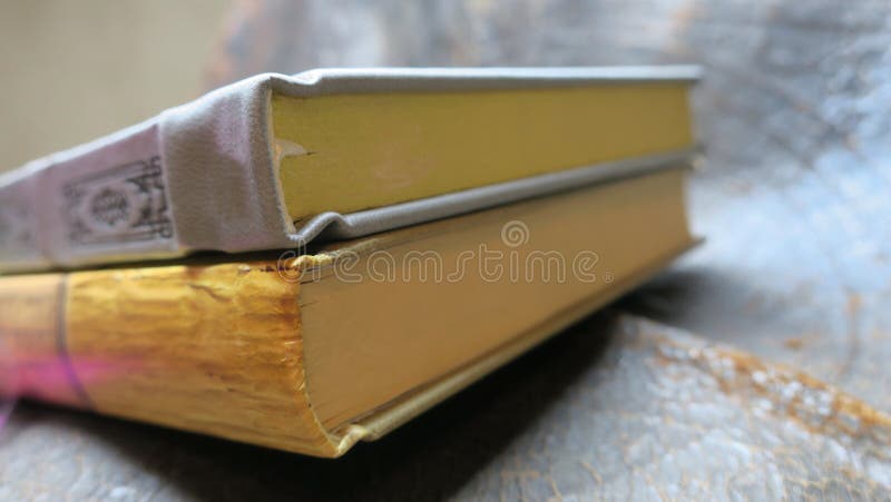 Livros velhos das datas velhas foto de stock royalty free