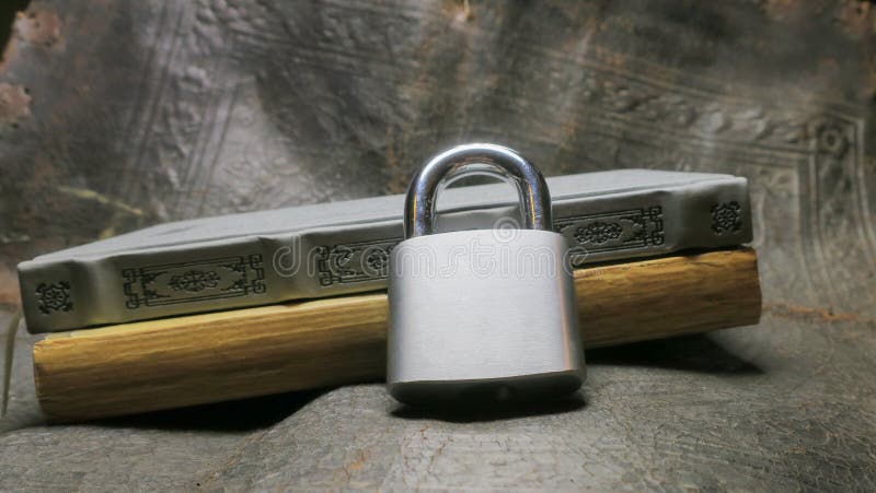 Livros velhos das datas velhas foto de stock royalty free