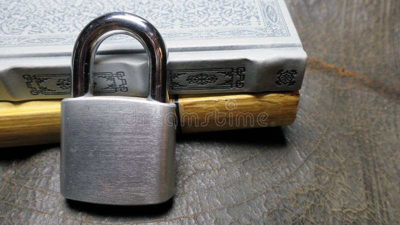 Livros velhos das datas velhas fotos de stock royalty free