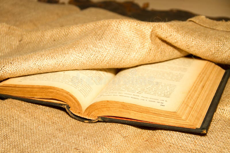 Livros velhos das datas velhas imagem de stock royalty free