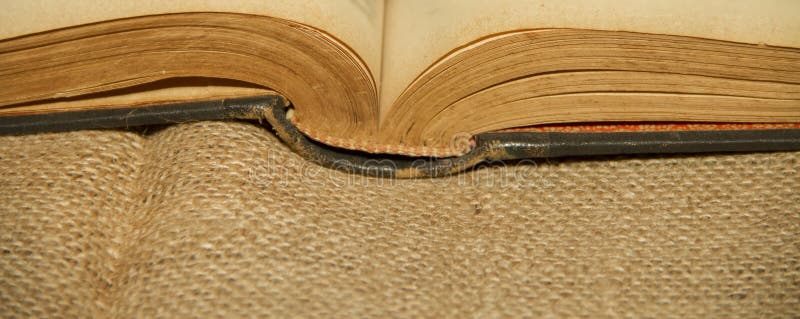 Livros velhos das datas velhas fotos de stock royalty free
