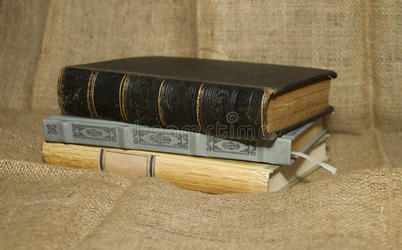 Livros velhos das datas velhas fotografia de stock royalty free