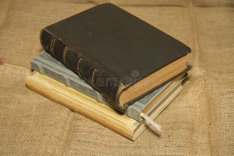 Livros antigos de épocas passadas fotos de stock