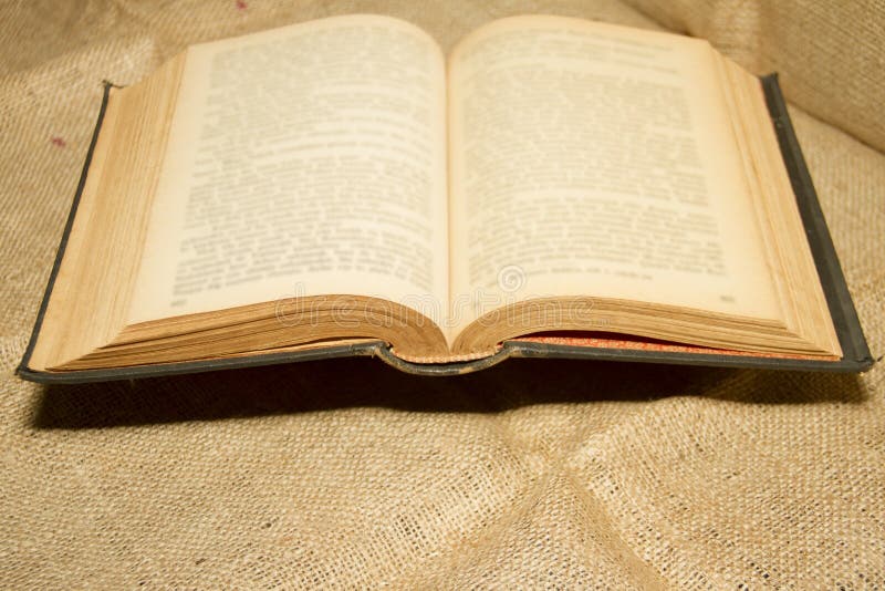 Livros velhos das datas velhas fotografia de stock royalty free