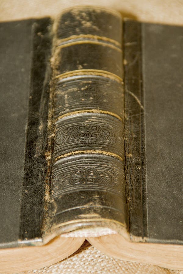 Livros velhos das datas velhas imagem de stock