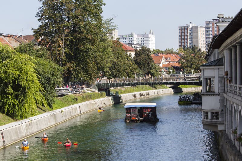 LJUBLJANA, ESLOVENIA - 24 DE SEPTIEMBRE DE 2016: Ljubljana - Eslovenia - imágenes de archivo libres de regalías LJUBLJANA, ESLOVENIA - 24 DE SEPTIEMBRE DE 2016: Ljubljana - Eslovenia - imágenes de archivo libres de regalías