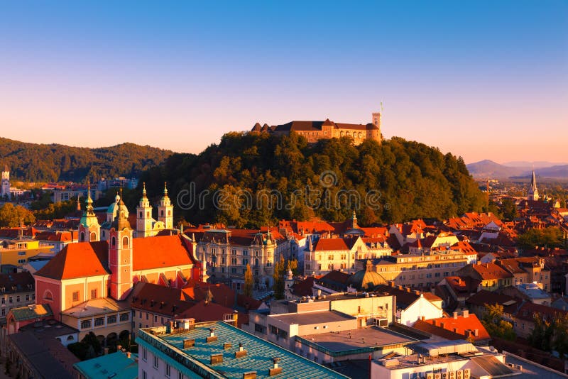 Da sloveno la capitale sul tramonto.