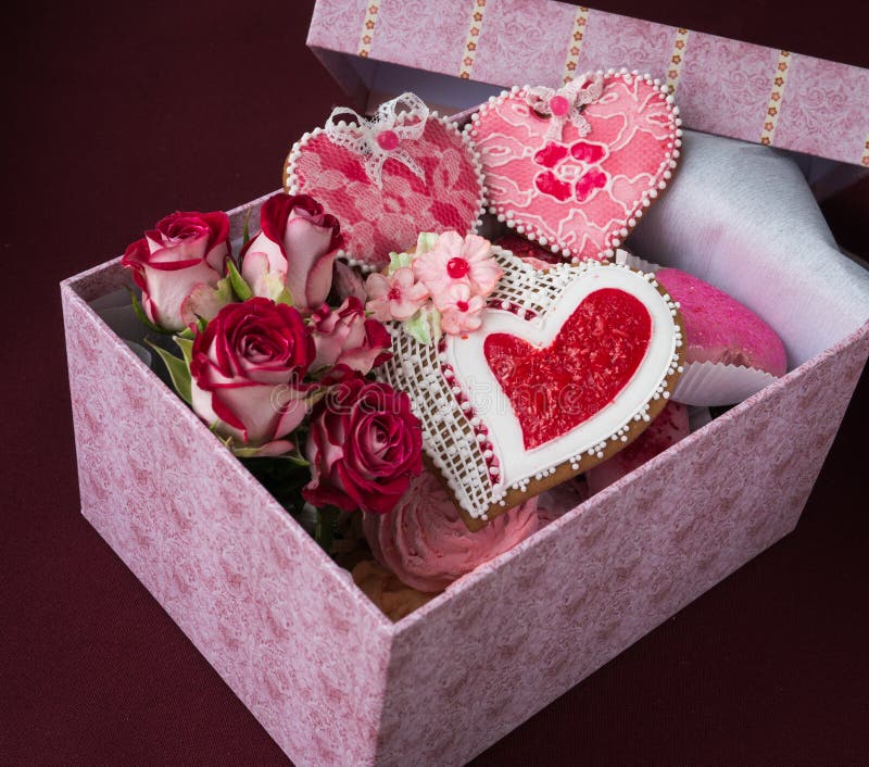 Ljust rödbrun målad pepparkakaferieisläggning fotografering för bildbyråer