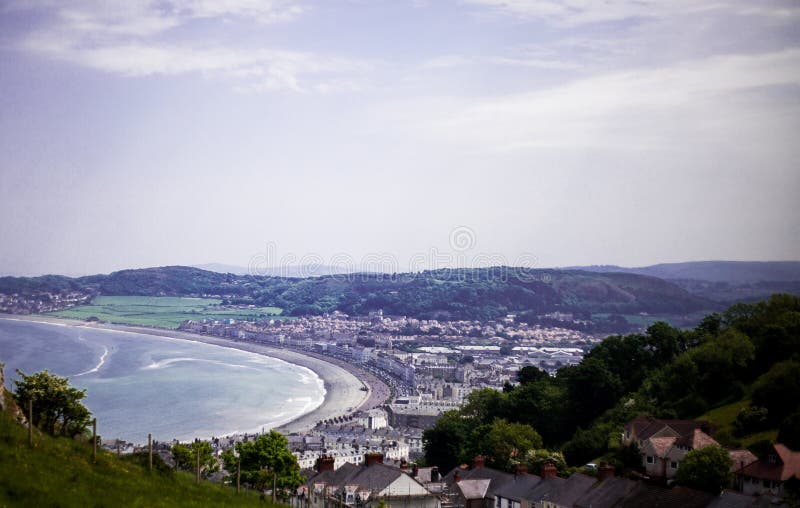 Llandudno Denny przód Północny Walia, Zjednoczone Królestwo Widok plaża w pięknym letnim dniu, Zjednoczone Królestwo Widoki od Wi obraz stock Llandudno Denny przód Północny Walia, Zjednoczone Królestwo Widok plaża w pięknym letnim dniu, Zjednoczone Królestwo Widoki od Wi obraz stock