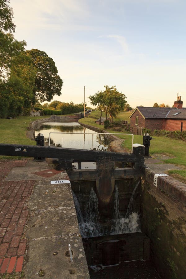 Frankton Locks stock photo. Image of house, lock, frankton 38496154