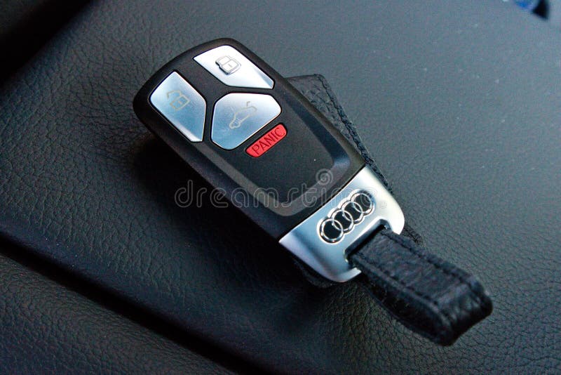 Llave de Audi Q5 2017 imagen de archivo editorial. Imagen de lujo