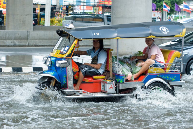 Lluvia de la monzón en Bangkok, Tailandia imagen de archivo Lluvia de la monzón en Bangkok, Tailandia imagen de archivo