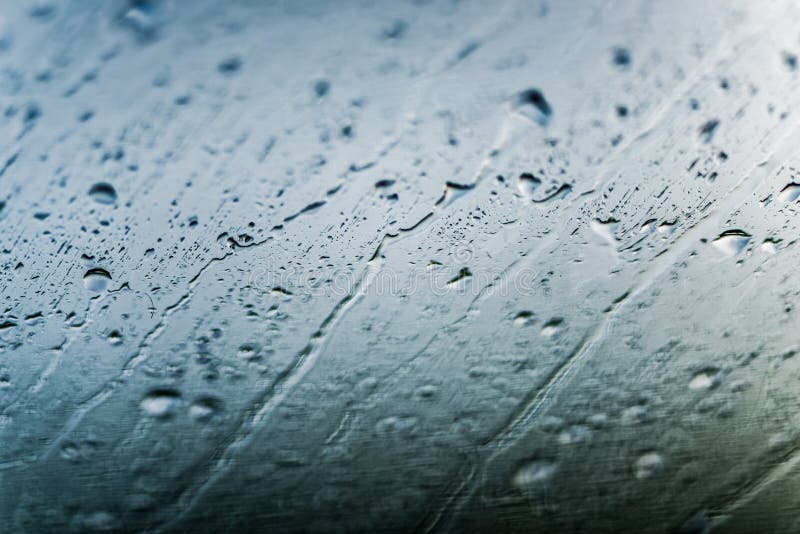 Lluvia en la ventanilla del coche del parabrisas imagen de archivo Lluvia en la ventanilla del coche del parabrisas imagen de archivo