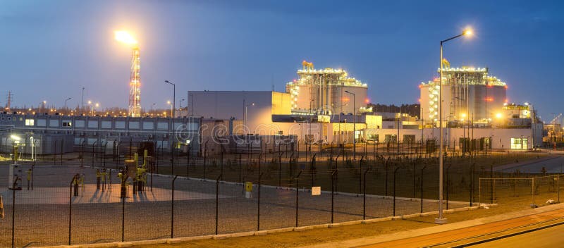 LNG τελικές σύνθετες εγκαταστάσεις για τη μετάδοση και την αποθήκευση lng αερίου στοκ φωτογραφία με δικαίωμα ελεύθερης χρήσης LNG τελικές σύνθετες εγκαταστάσεις για τη μετάδοση και την αποθήκευση lng αερίου στοκ φωτογραφία με δικαίωμα ελεύθερης χρήσης