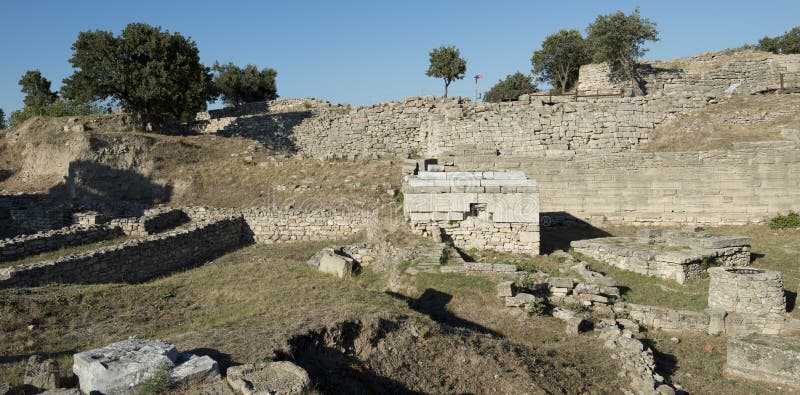 Local da arqueologia de Troy em Turquia, ruínas antigas