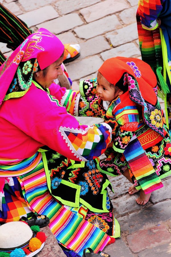 A local family from Cusco editorial image. Image of plaza - 30931415