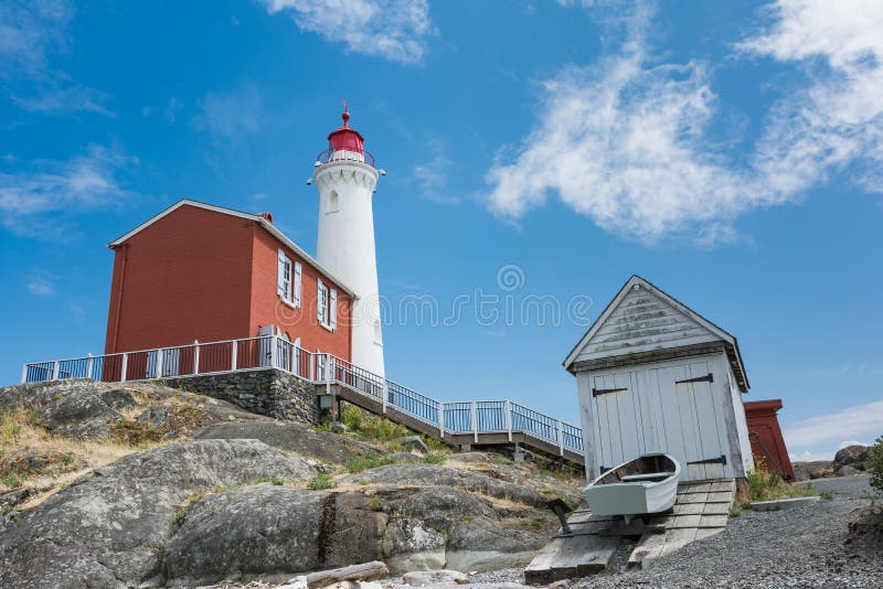 Local histórico nacional do farol de Fisgard, na ilha de Fisgard em foto de stock Local histórico nacional do farol de Fisgard, na ilha de Fisgard em foto de stock