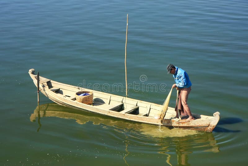 Local Man Fishing with a Net from a Boat, Amarapura, Myanmar Editorial  Photo - Image of burmese, building: 43094761