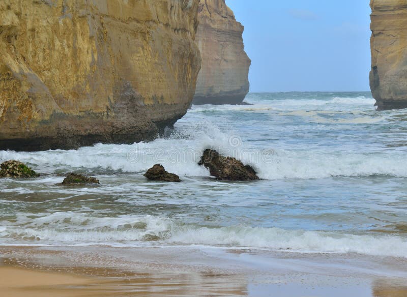 Melbourne Loch Ard Gorge wave splashing