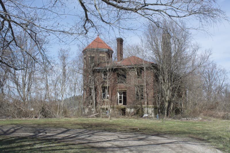 Lock 19 control building