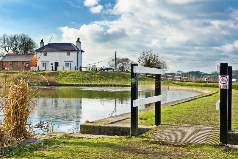Lockkeeper S Cottage, Foxton Locks Stock Image Image of footbridge