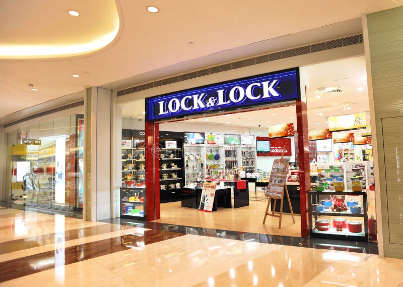 Kitchenware Shop in Dubai Mall Editorial Photo Image of middle