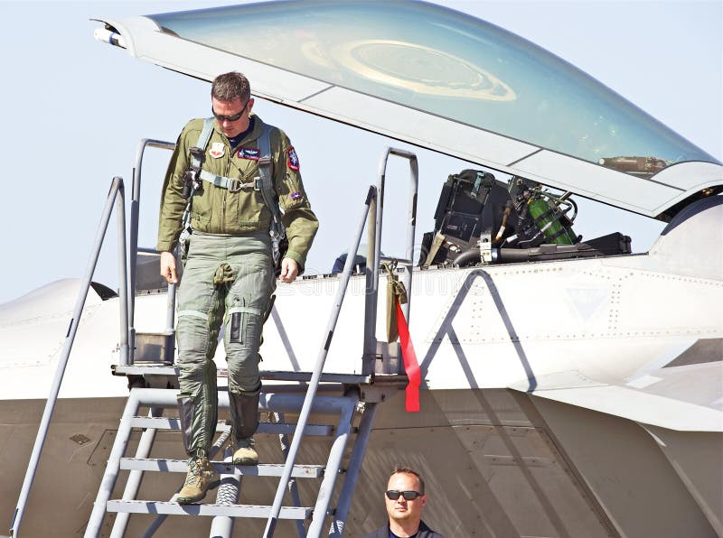 Lockheed Martin F-22 Vliegtuigen van de Roofvogel Tactische Vechter stock afbeelding Lockheed Martin F-22 Vliegtuigen van de Roofvogel Tactische Vechter stock afbeelding