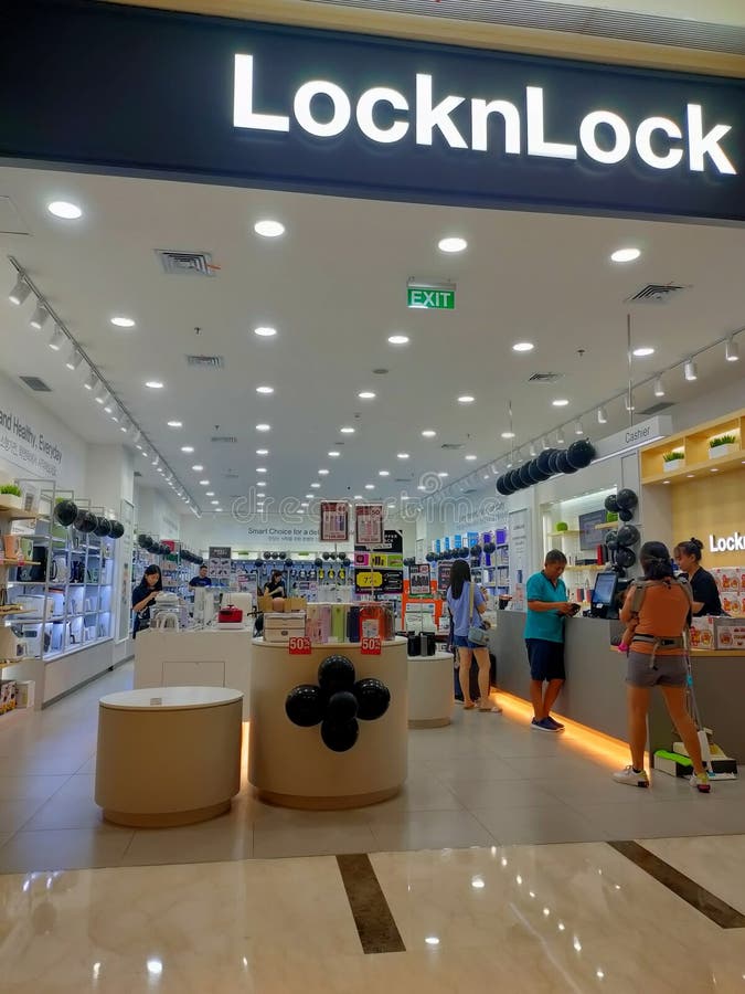 LocknLock Store with a Contemporary Interior Arrangement Imagen