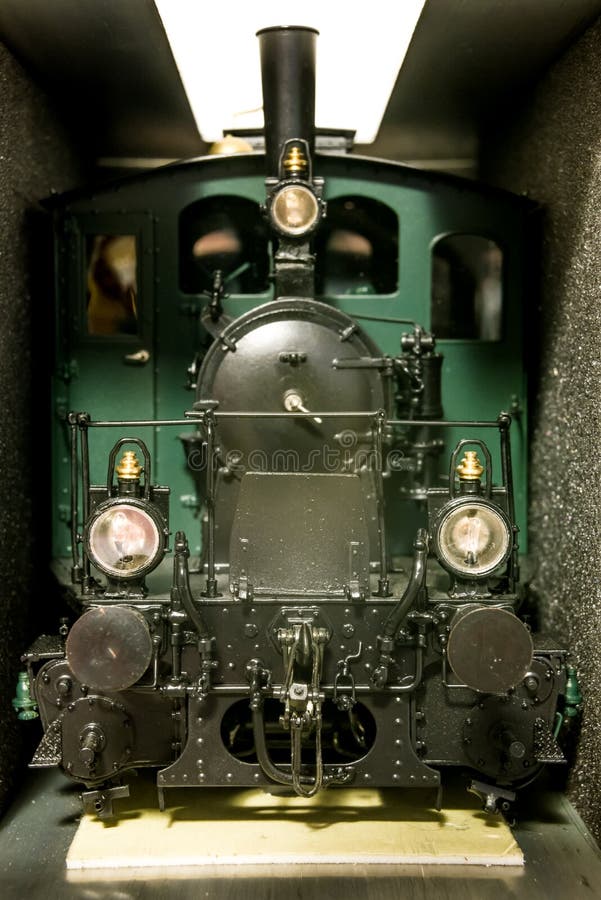 Locomotiva di modello rara in scatola sicura, anteriore fotografie stock libere da diritti Locomotiva di modello rara in scatola sicura, anteriore fotografie stock libere da diritti