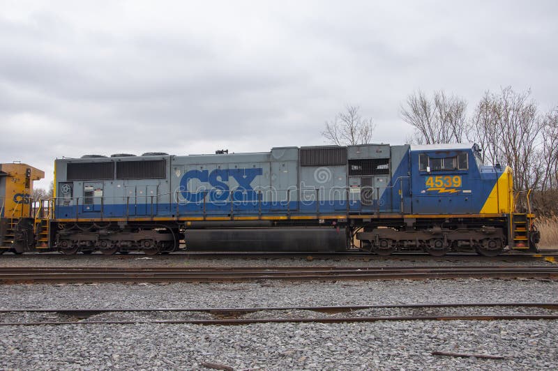 Locomotiva diesel de CSX, Potsdam, New York, EUA fotos de stock royalty free Locomotiva diesel de CSX, Potsdam, New York, EUA fotos de stock royalty free
