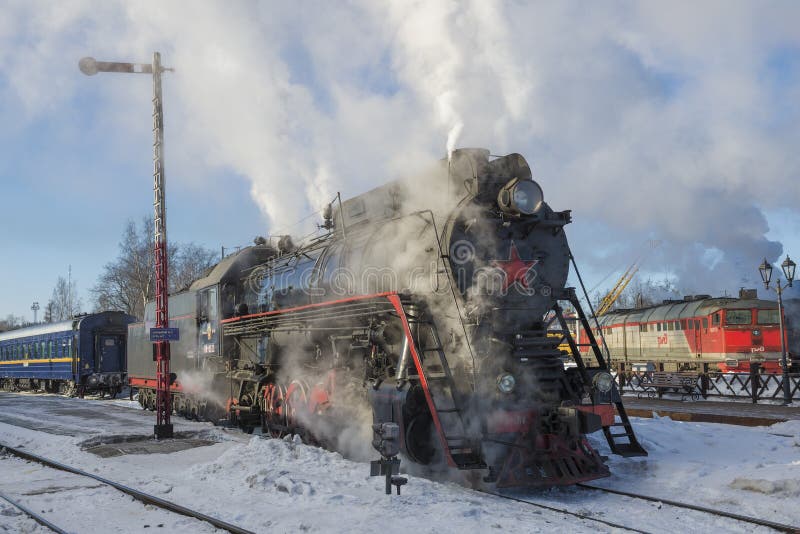 Locomotiva a vapore lv0522 sulla stazione di sortavala fotografia stock
