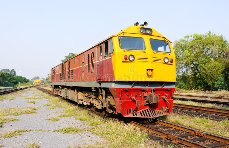 Nouvelle locomotive diesel-électrique photographie stock libre de droits