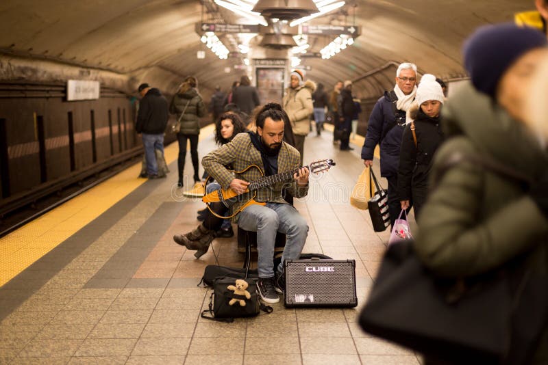 Executores Da Rua Que Cantam E Que Jogam a Música Em New York Imagem de  Stock Editorial - Imagem de jogo, preto: 61623389