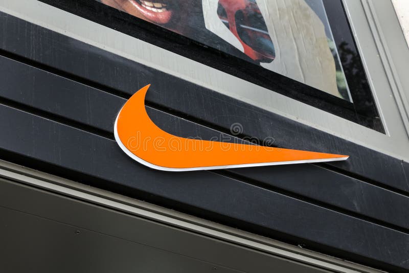 tal vez chisme emitir Logo De Nike En La Tienda Nike Fotografía editorial - Imagen de exterior,  marca: 162809032