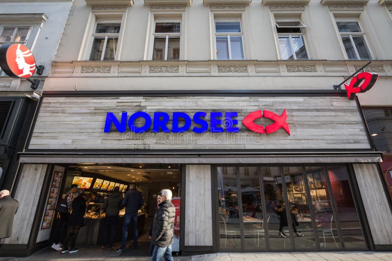 Logo de Nordsee en uno de sus restaurantes en Viena Nordsee es una cadena alemana de restaurantes de comida rápida especializados fotografía de archivo libre de regalías