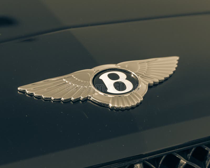 Slovénie, Ljubljana - 9 Mars 2022 : Logo Insigne Bentley De Voiture De  Luxe. Banque D'Images et Photos Libres De Droits. Image 184249819