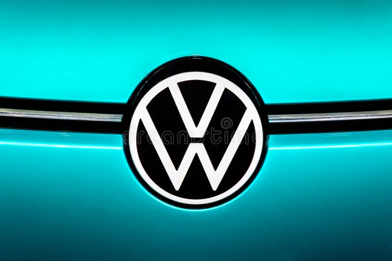 Logo della nuova Volkswagen VW per le auto elettriche all'IAA Frankfurt Motor Show