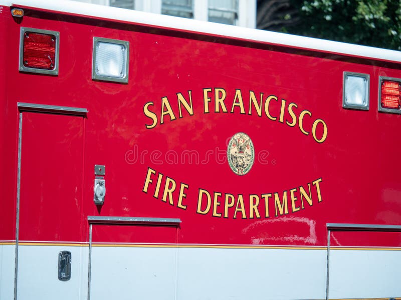 Logo di San Francisco Fire Department dal lato dell'ambulanza fotografia stock libera da diritti Logo di San Francisco Fire Department dal lato dell'ambulanza fotografia stock libera da diritti