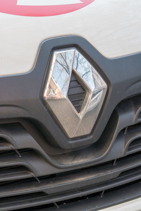 Logo Renault sulla parte anteriore di un'automobile fotografia stock