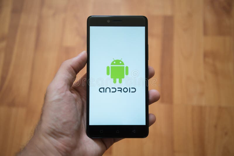 Figura De Android E Jogo De Google Foto Editorial - Imagem de telefone,  loja: 103876901